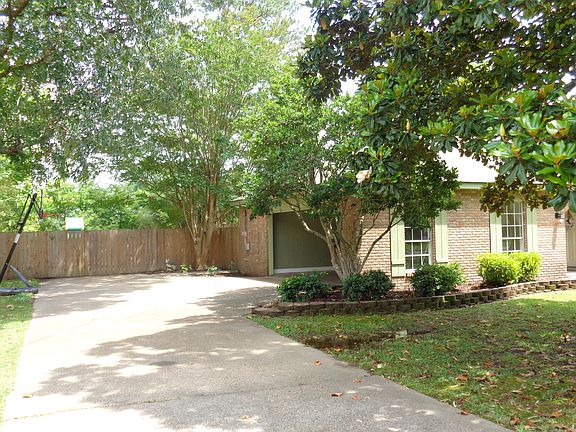 4th image of 210 Pecan Grove Dr