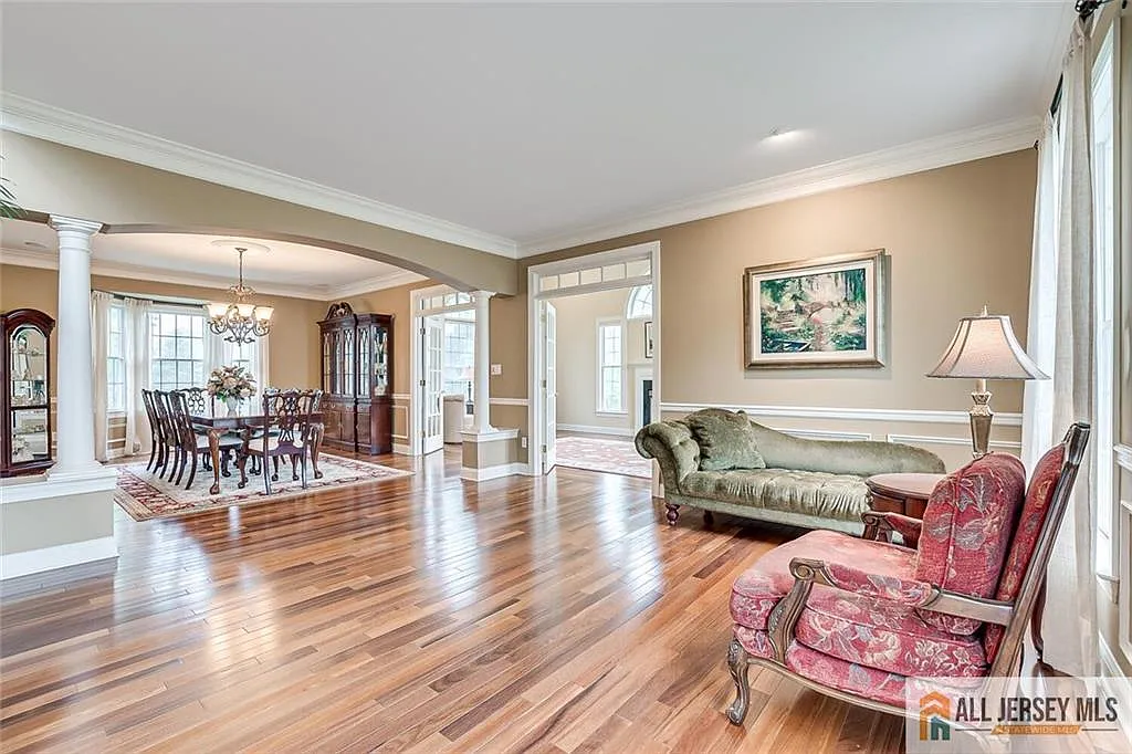 4 bed, 4.5 bath, 4228 sqft, $7,000 — Photo 4