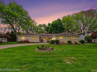 3888 Boulder Dr, Troy, MI 48084
