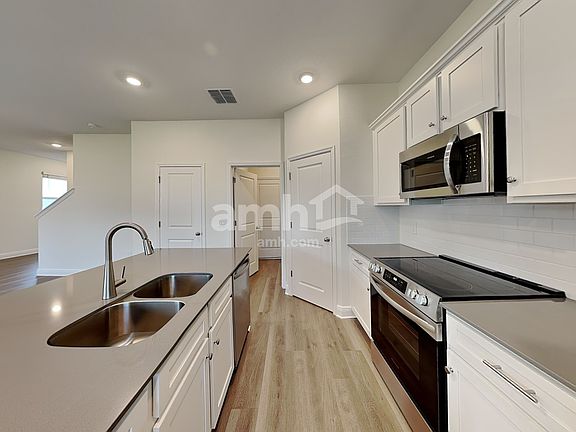 3rd image of 5998 Pinewood Estates Dr
