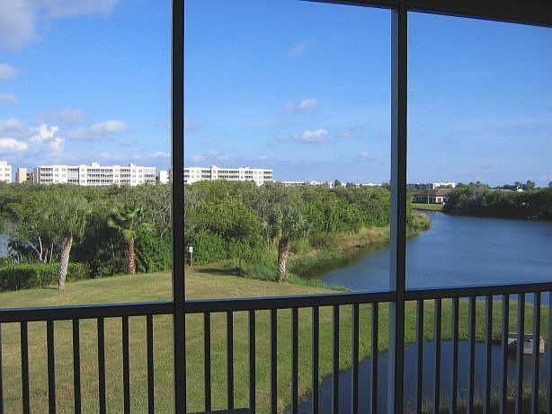 Screened Back Porch Overlooking Long Bayou