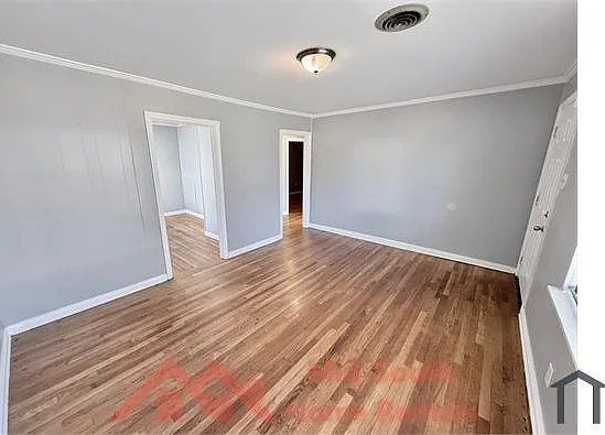 2054 Benford St — Photo 4