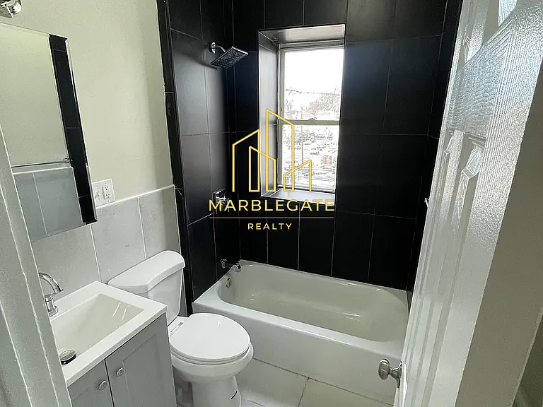 28 Wainwright St #33 — Photo 6