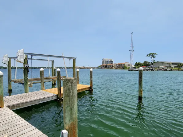 425 Waterway Ln, Fort Walton Beach, FL 32547