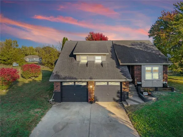 215 Misty Ln, Holt, MO 64048