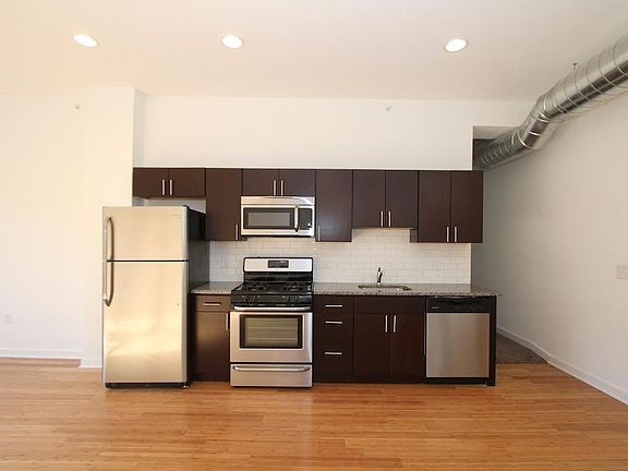 2nd image of 3118 Richmond St #5