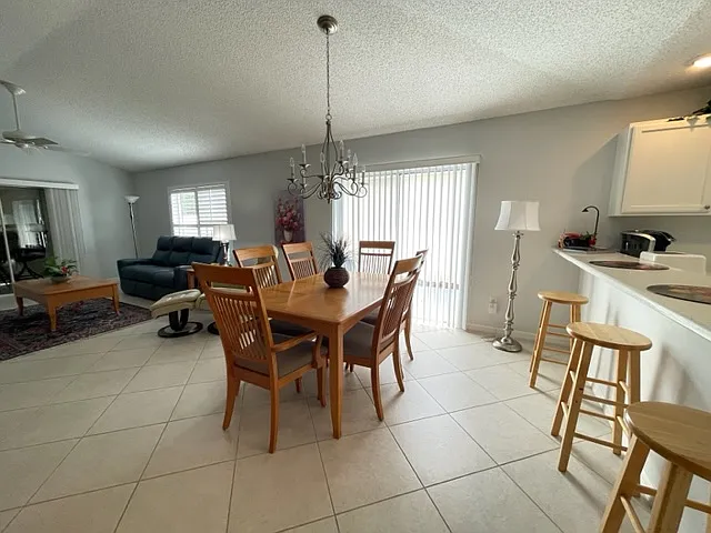2909 Meadow Lawn Ln — Photo 4