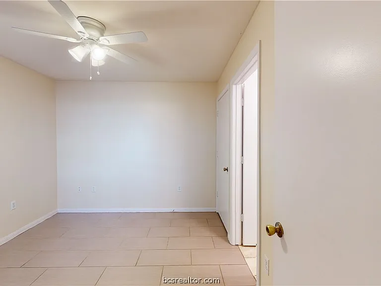 529 Sw Pkwy #102 — Photo 11