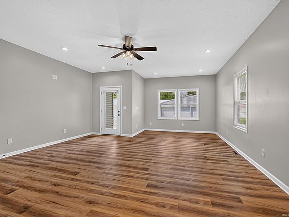 4th image of 208 N Ecker Ave