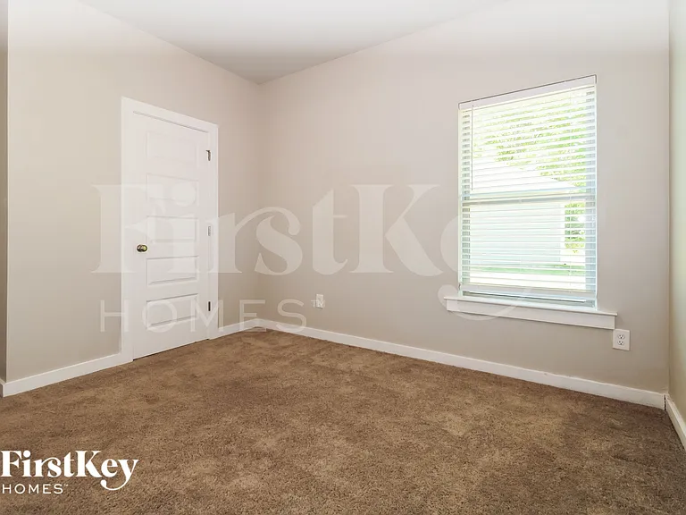 305 Avalon Way — Photo 14