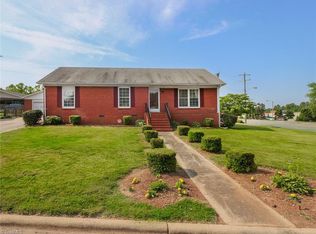 3231 Salisbury Pl, Greensboro, NC 27405