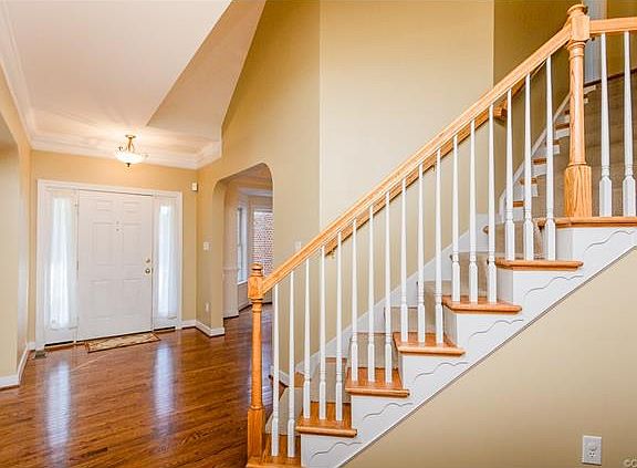 3rd image of 2526 Crest Hollow Ct