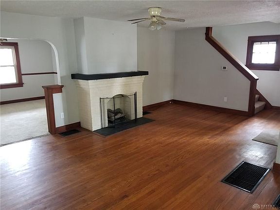 3rd image of 1519 Crescent Blvd
