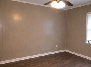 812 N Main St, Poplarville, MS 39470