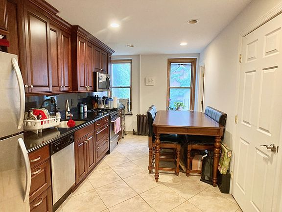 2nd image of 592 6th Ave APT 3
