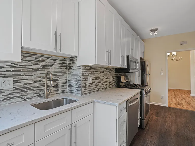 18 Russell St #2 — Photo 14