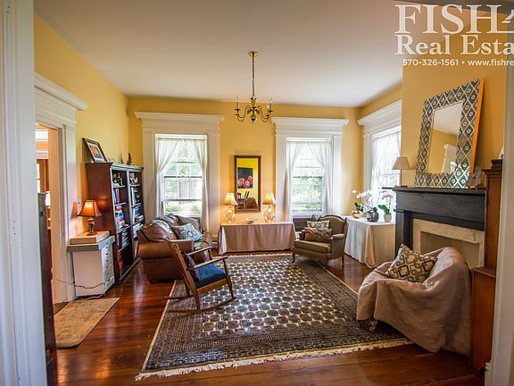 Living room plank flr& fp
