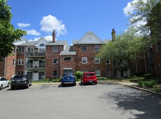 4302 W Shamrock Ln APT 2C, McHenry, IL 60050