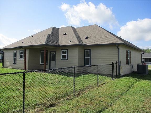 3rd image of 117 Mill St