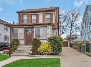 105 Elmwood St, Valley Stream, NY 11581
