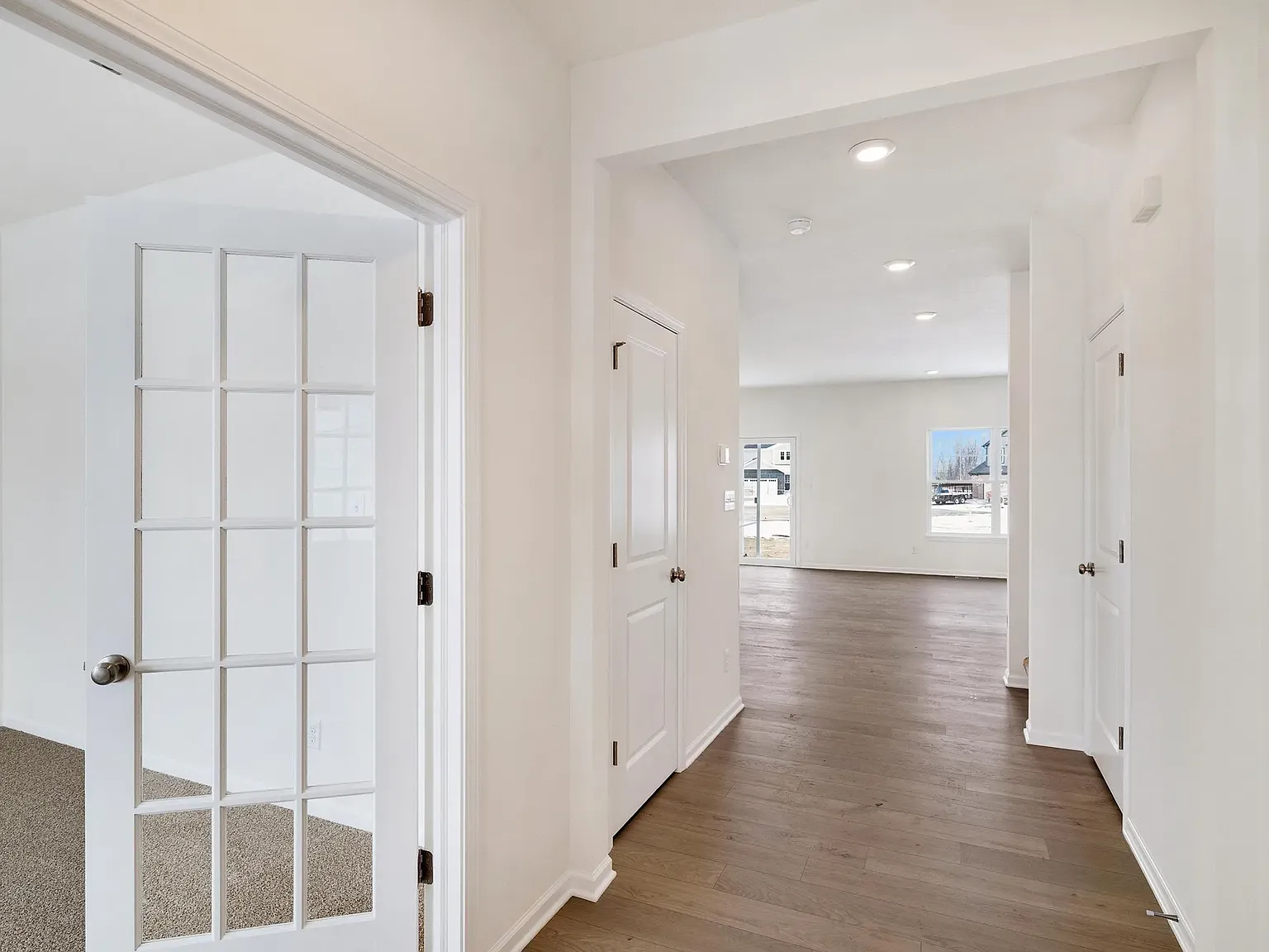 4 bed, 2820 sqft, $3,650 — Photo 2