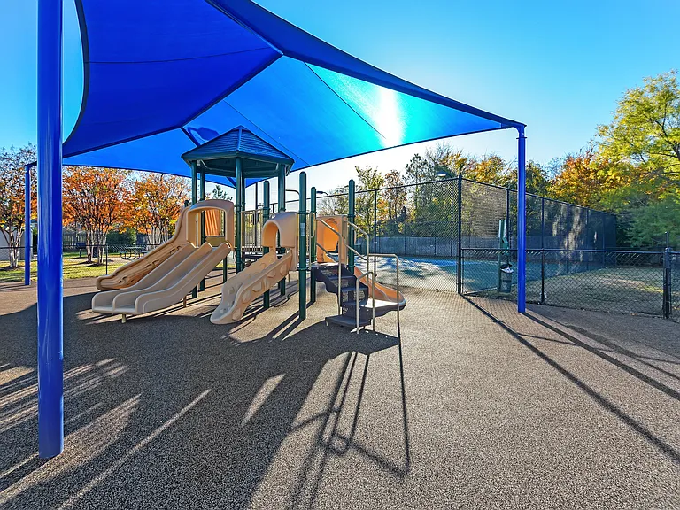2051 W Cumberland Rd — Photo 29