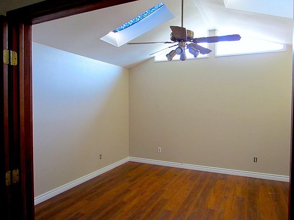 4th image of 1452 Cambridge Ave