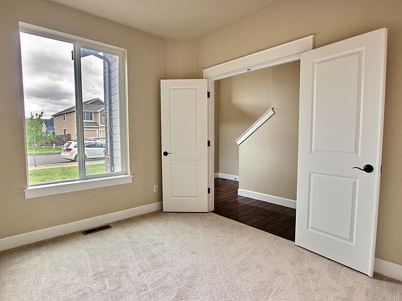 3rd image of 1206 Daffodil Ave NE