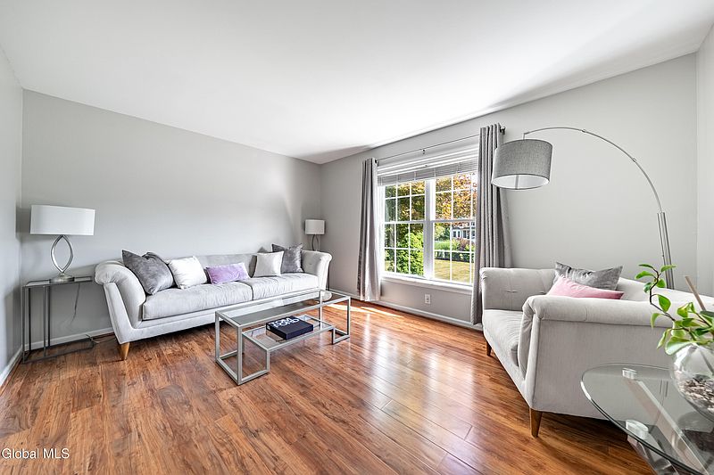 4th image of 105 Sycamore Court