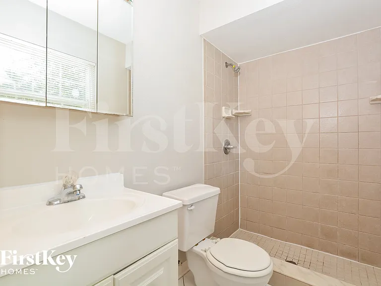 121 Summerset Dr — Photo 8