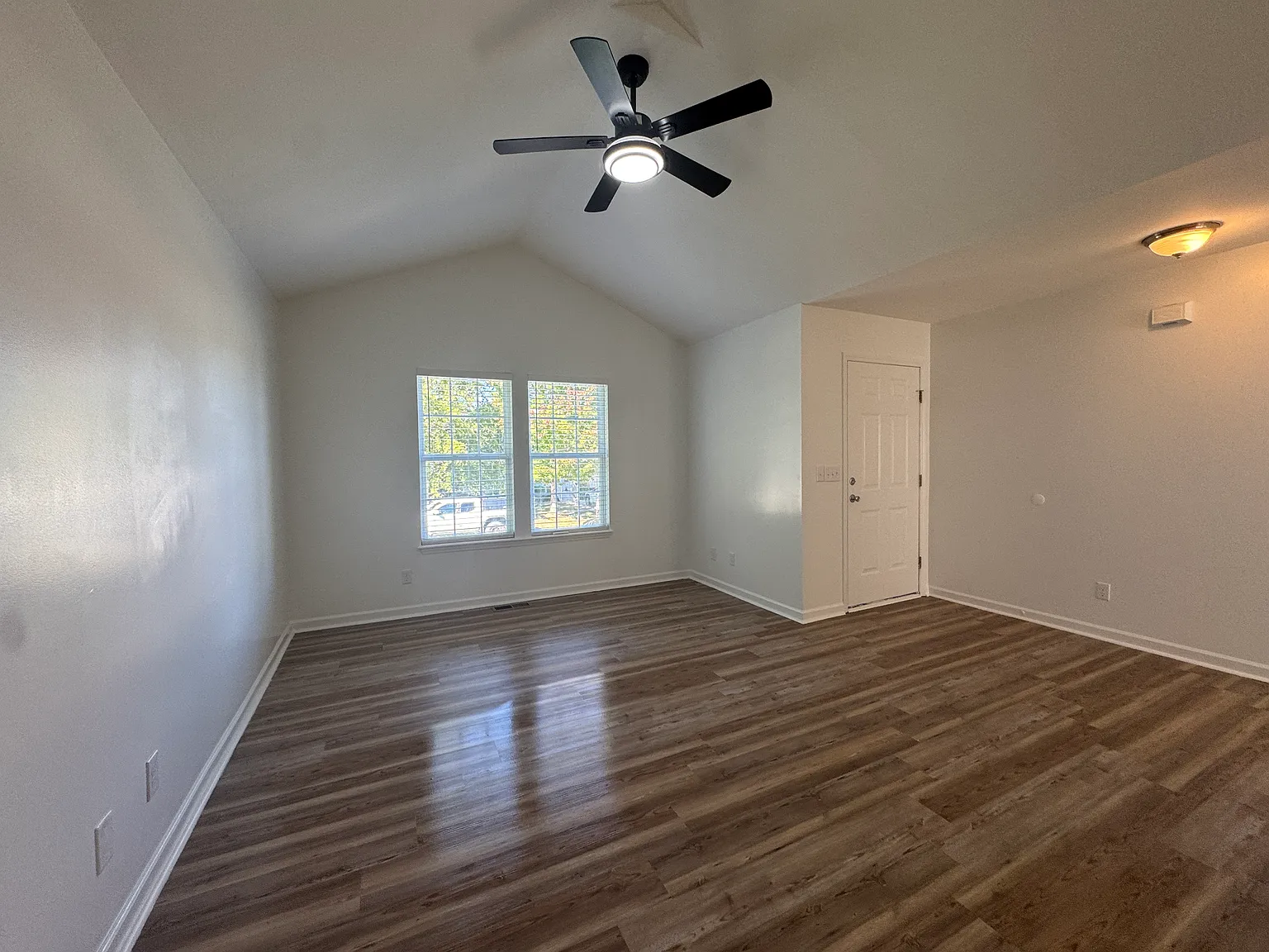 3 bed, 2.0 bath, 1176 sqft, $1,750 — Photo 4