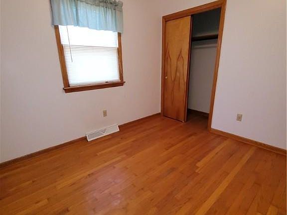 3rd image of 416 Grandview Ave