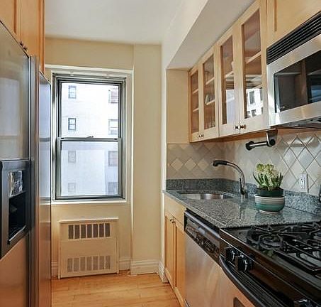 3rd image of 3 W 14th St #1409