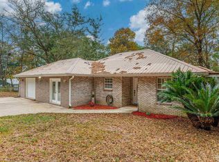 121 Kings Lake Blvd, Defuniak Springs, FL 32433