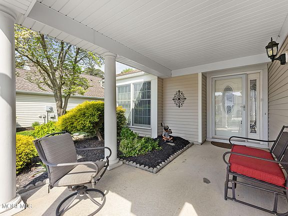 5th image of 634 Bedford Lane