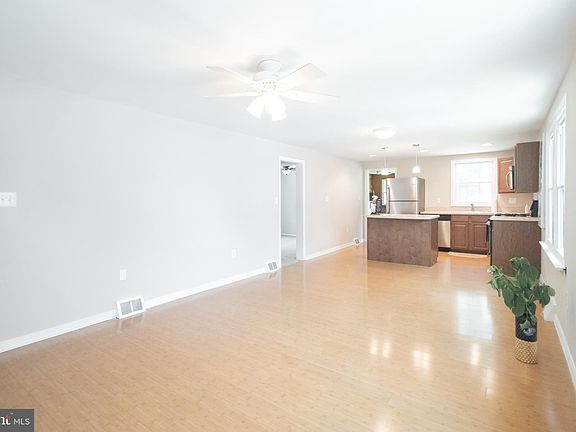 4th image of 26 Jenkins Ave