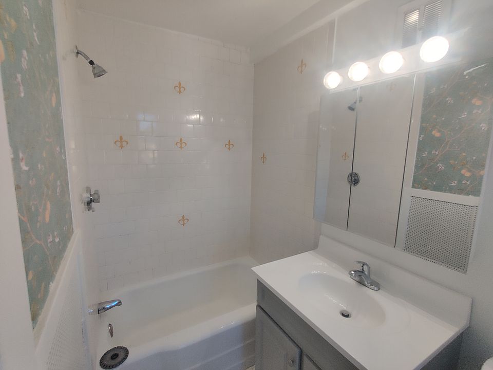 1st image of 13 Becket St #2