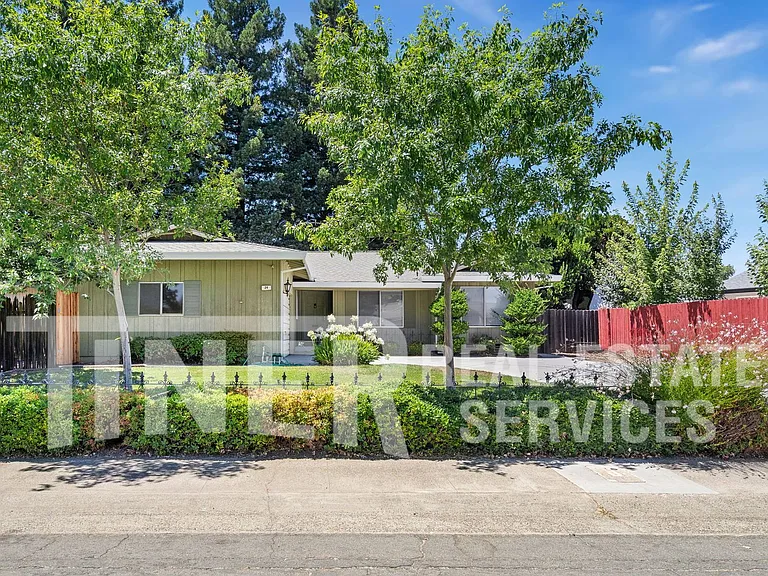 24 Grand Rio Cir — Photo 1