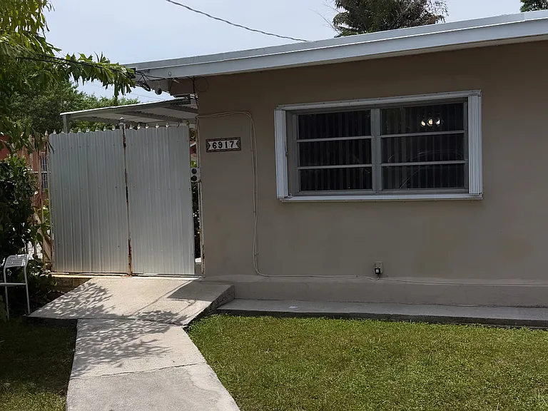 6915 SW 22nd St #6915 — Photo 11