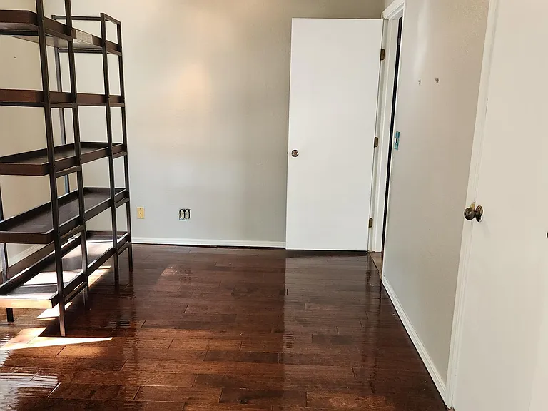 3109 S Maple Ave — Photo 24