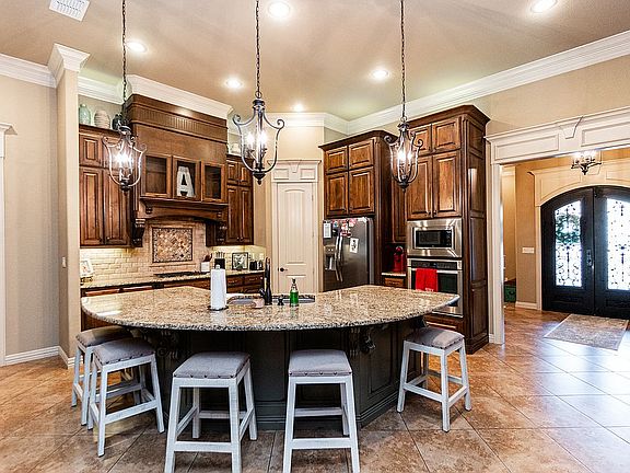 5th image of 1906 Oak Knoll Cir