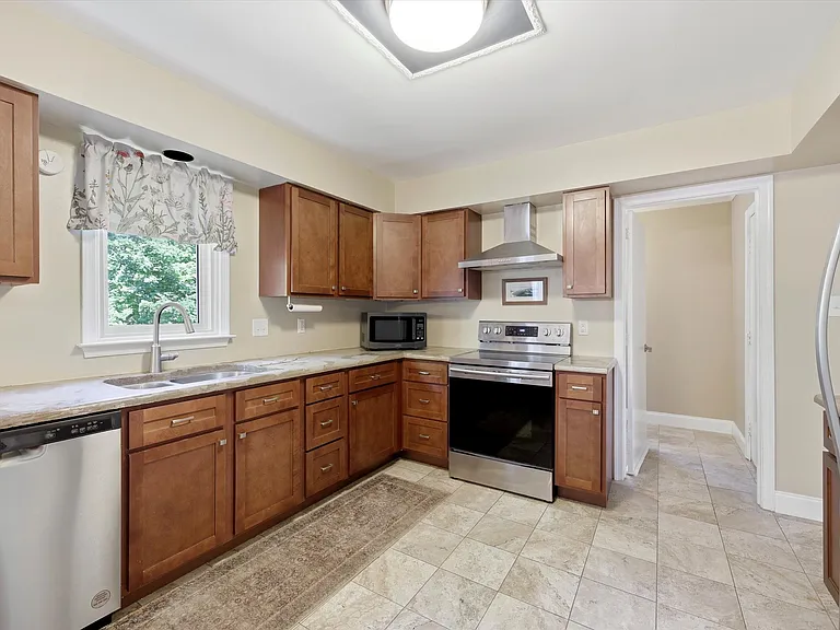 615 W Rosedale Ave — Photo 6