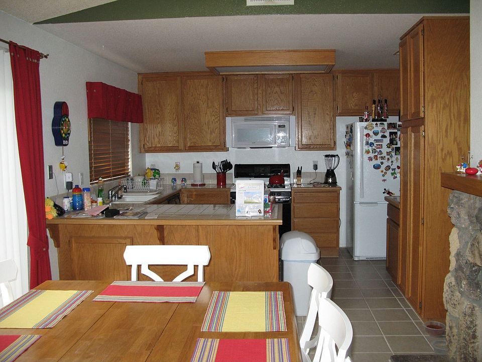 2nd image of 2402 W Calle Vista Dr