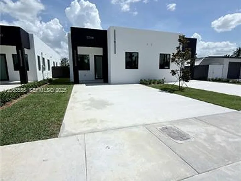 12368 SW 219th St #Townhouse 12368 — Photo 12