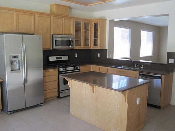 3rd image of 1482 Wellington Ave