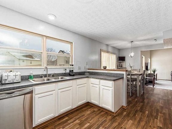 3rd image of 9215 Windy Creek Dr