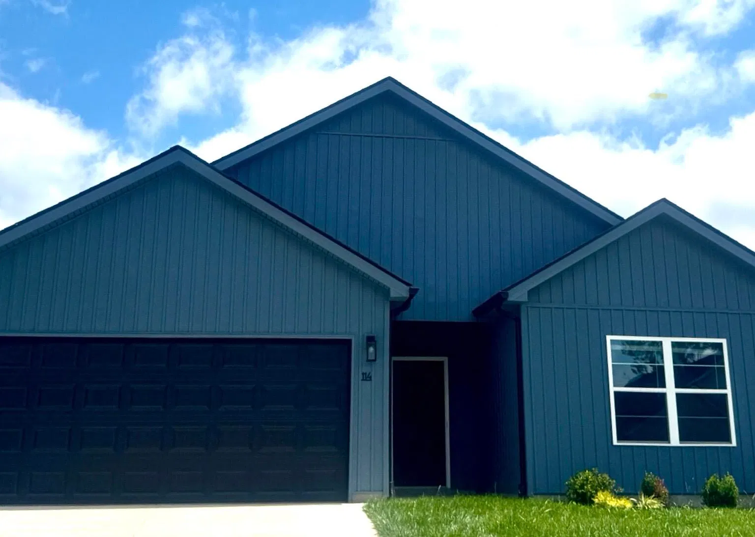 3 bed, 2.0 bath, 1384 sqft, $2,275 — Photo 1