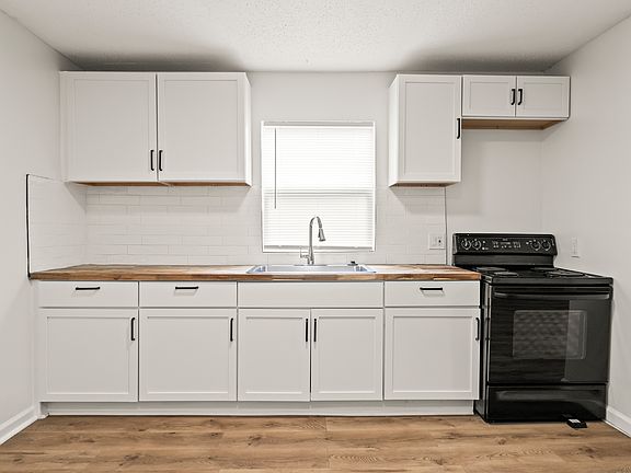 5th image of 2941 Stuart St