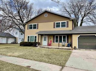 927 Forest Cir, Fond Du Lac, WI 54935