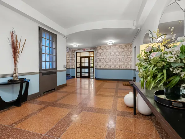 668 Riverside Drive image 9 of 10